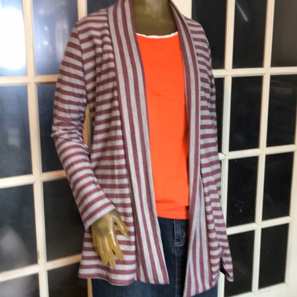 NWOT Filly Flair shrug